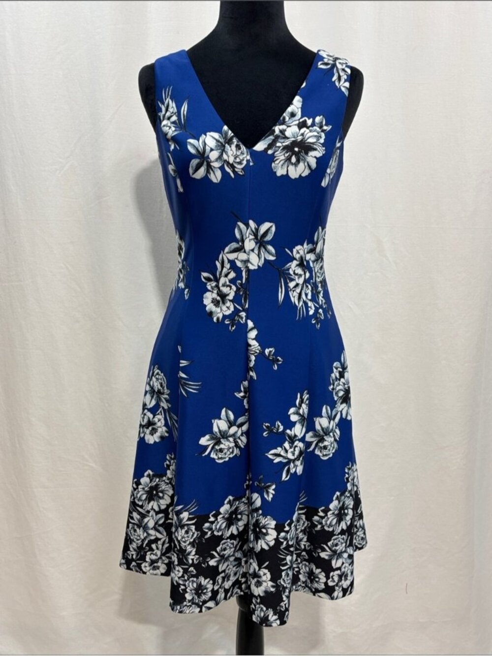 Kensie Royal Blue & White Floral V-Neck Midi Fit & Flare Dress Sz 8 work trendy